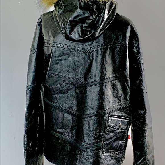 Quicksilver Leather Snowboard/Ski Mens Jacket. Size M. Faux fur hood, zip front - Picture 2 of 16